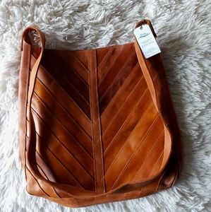 Raven and Lily 100%Genuine Leather Crossbody Bag